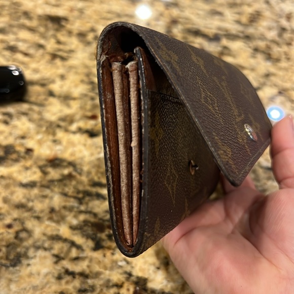 Authentic Louis Vuitton small wallet - Picture 12 of 12
